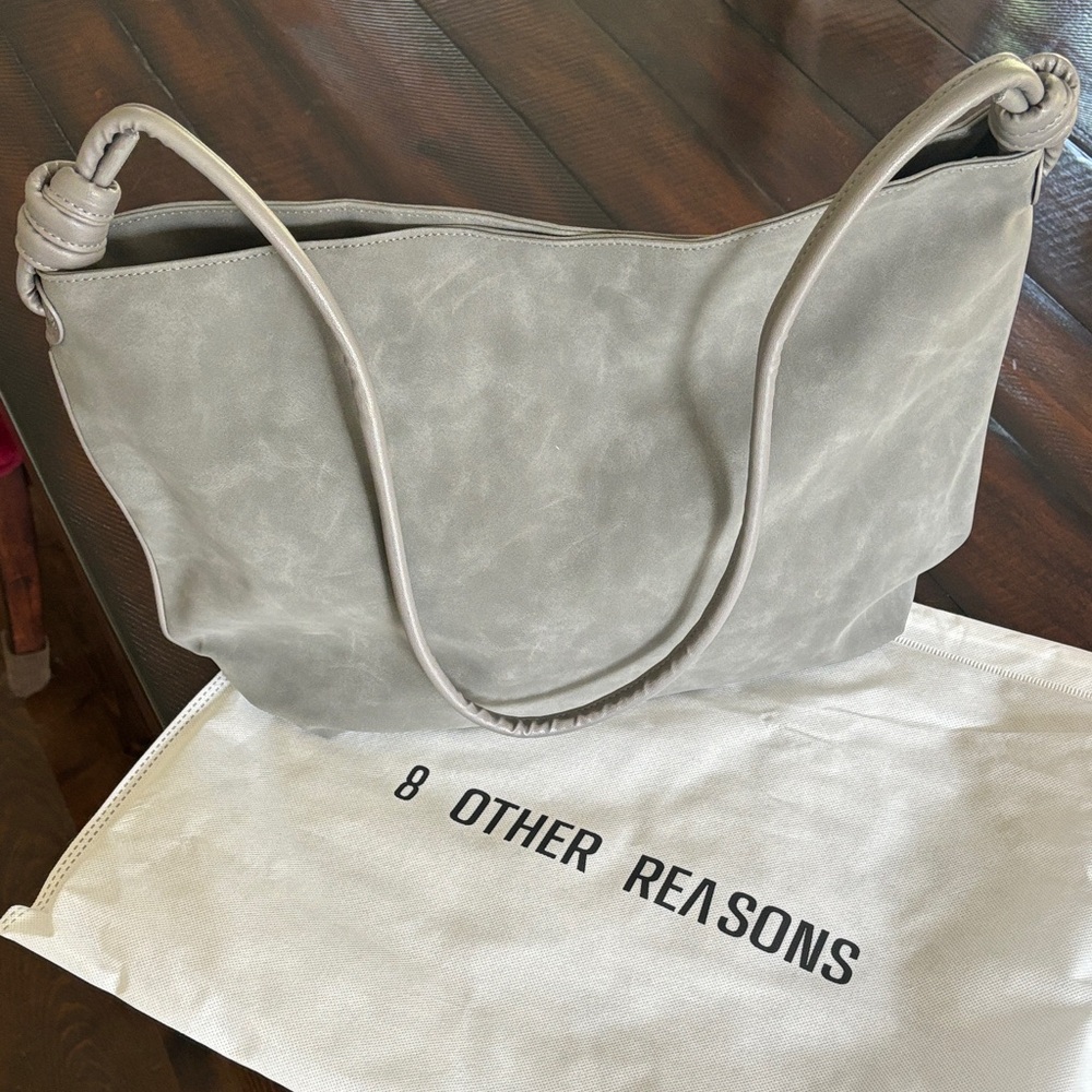 8 OTHER REASONS
Betsy Slouch Tote in Stone